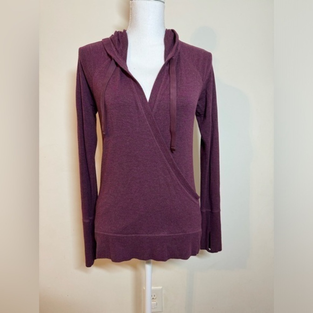 Athleta Burgundy Inner Twist‎ Pullover Hoodie Sweatshirt Women's Size XSmall